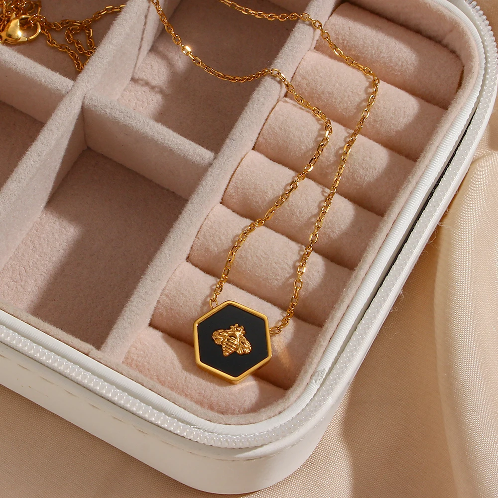 2022 Vintage Hexagonal Honeycomb Bee 18K Gold Plated Pendant Necklaces for Women Stainless Steel O-Chain Clavicle Necklaces