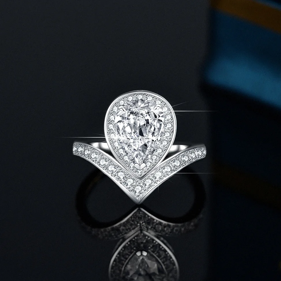 

18K Gold Moissanite Ring for Women, Shaped Pear Shaped Water Droplet, 2-carat Fashionable Platinum PT950 Accessory