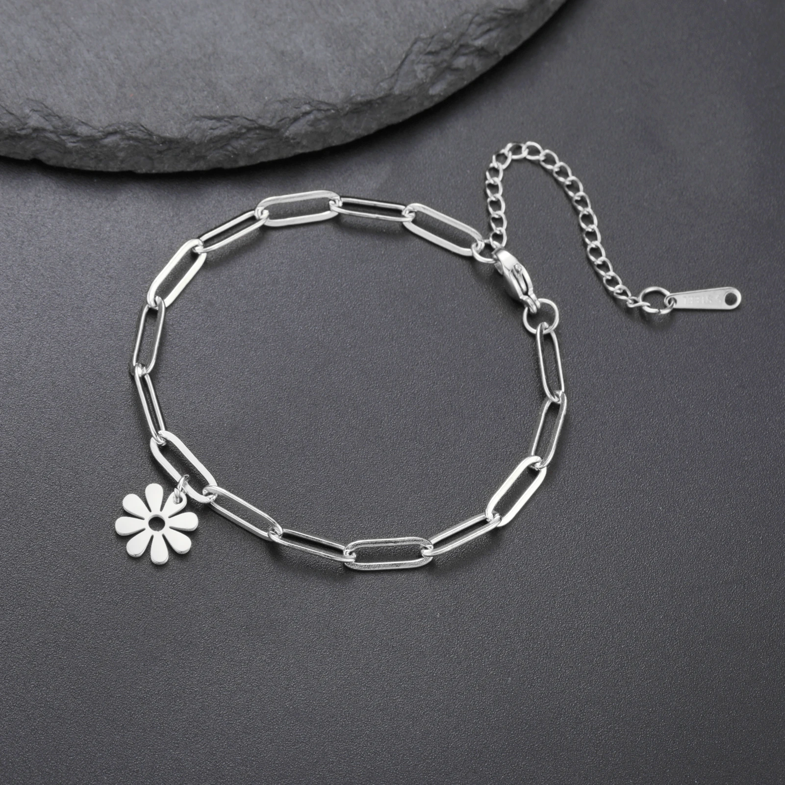 COOLTIME Daisy Flower Bracelet Stainless Steel Fashion Lotus Clover Leaf Pendant Bracelet Jewelry Gift 2025 New