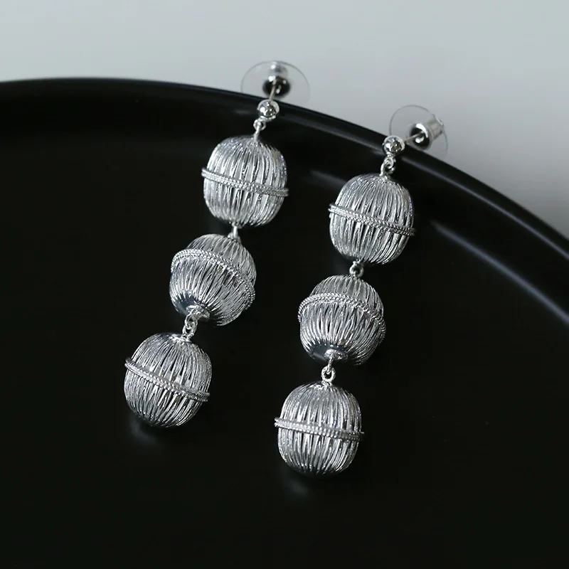Vintage palace style hollowed out lantern earring for women light luxury simple dangle earrings party wedding elegant jewelry