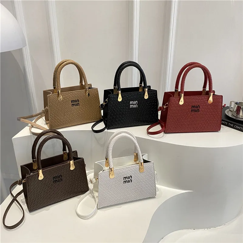 

Новая женская сумка через плечо 2025 года, шикарная маленькая сумочка с регулируемым ремешком, сумка через плечо из мягкой искусственной кожи для ежедневного использования и свиданий ​