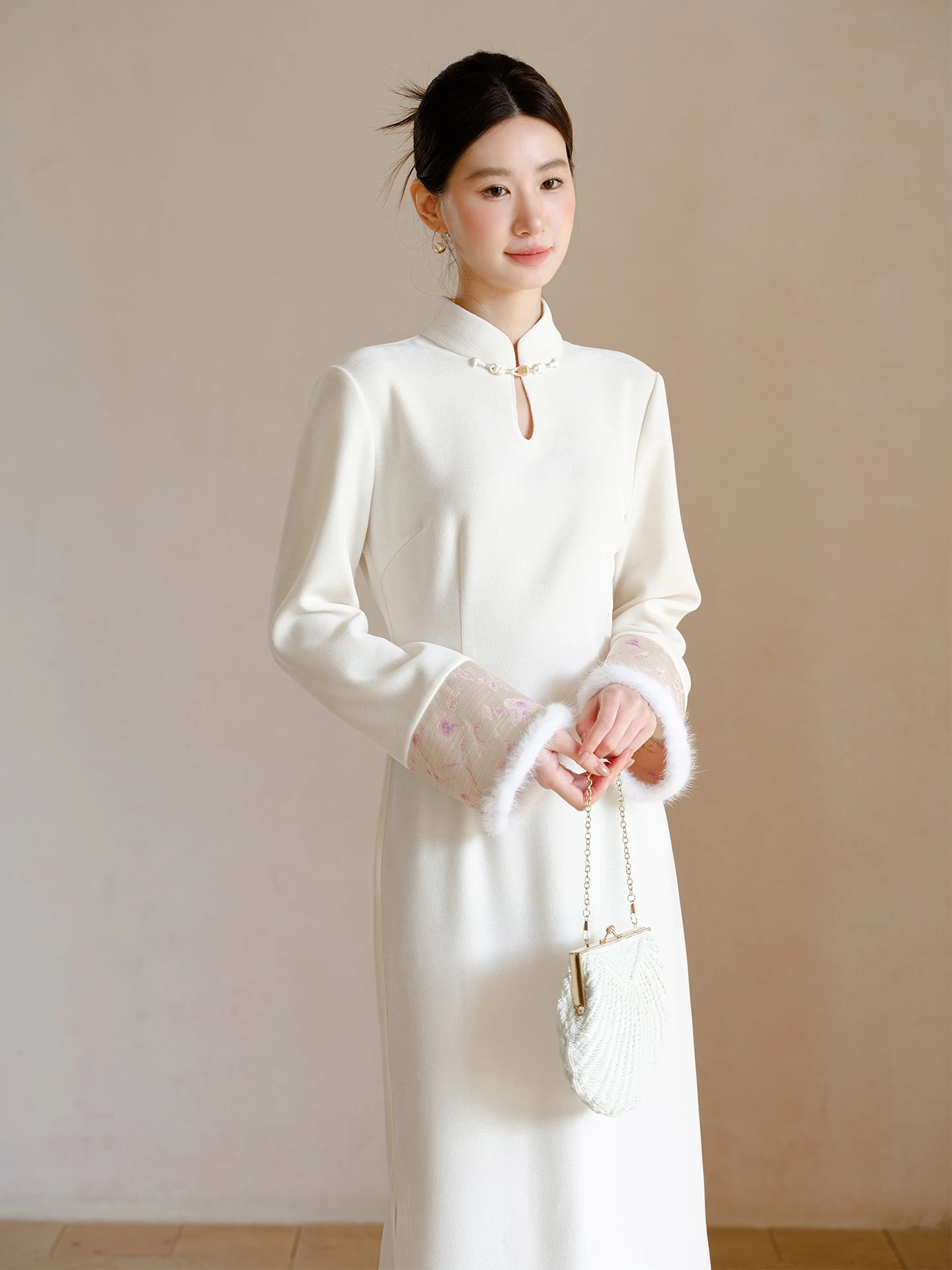 

Новое китайское обновленное женское платье с длинным рукавом, низким разрезом, для повседневной носки, матовое, с цветочной вышивкой, приталенное