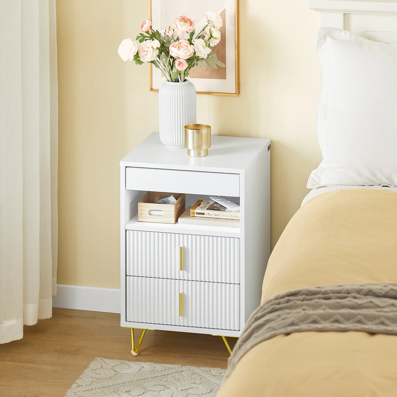 SoBuy FBT168-W Nachttisch, Nachtschrank mit 3 Schubladen und Ablagefach, Moderner Beistelltisch für Schlafzimmer und Wohnzimmer – Detail 3
