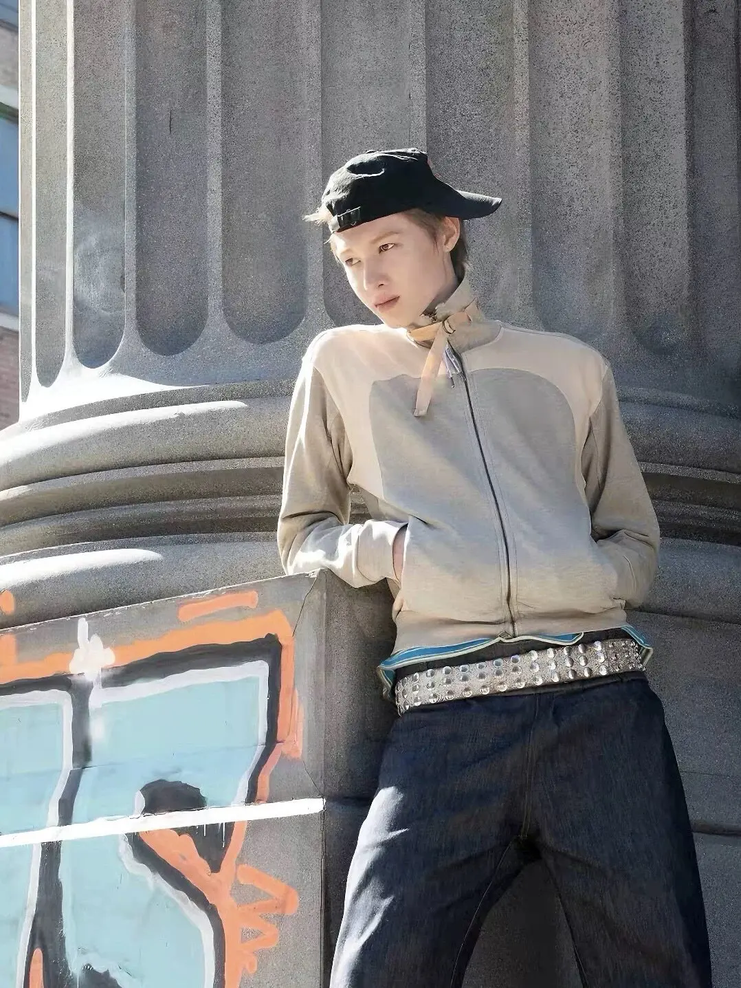 Vivi Saturn embroidered turtleneck strap color-matching zip-up blazer