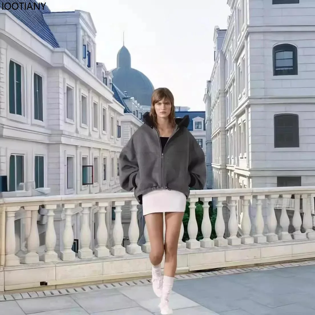 เสื้อแจ็คเก็ตผู้หญิงแบบมีฮู้ด สีเขียว สไตล์ลำลอง ซิปหน้า แขนยาว ทรงครอป ผ้าขนสัตว์สองด้าน ให้ความอบอุ่น เหมาะสำหรับใส่เที่ยวเล่น สตรีทแวร์ รุ่นปี 2026