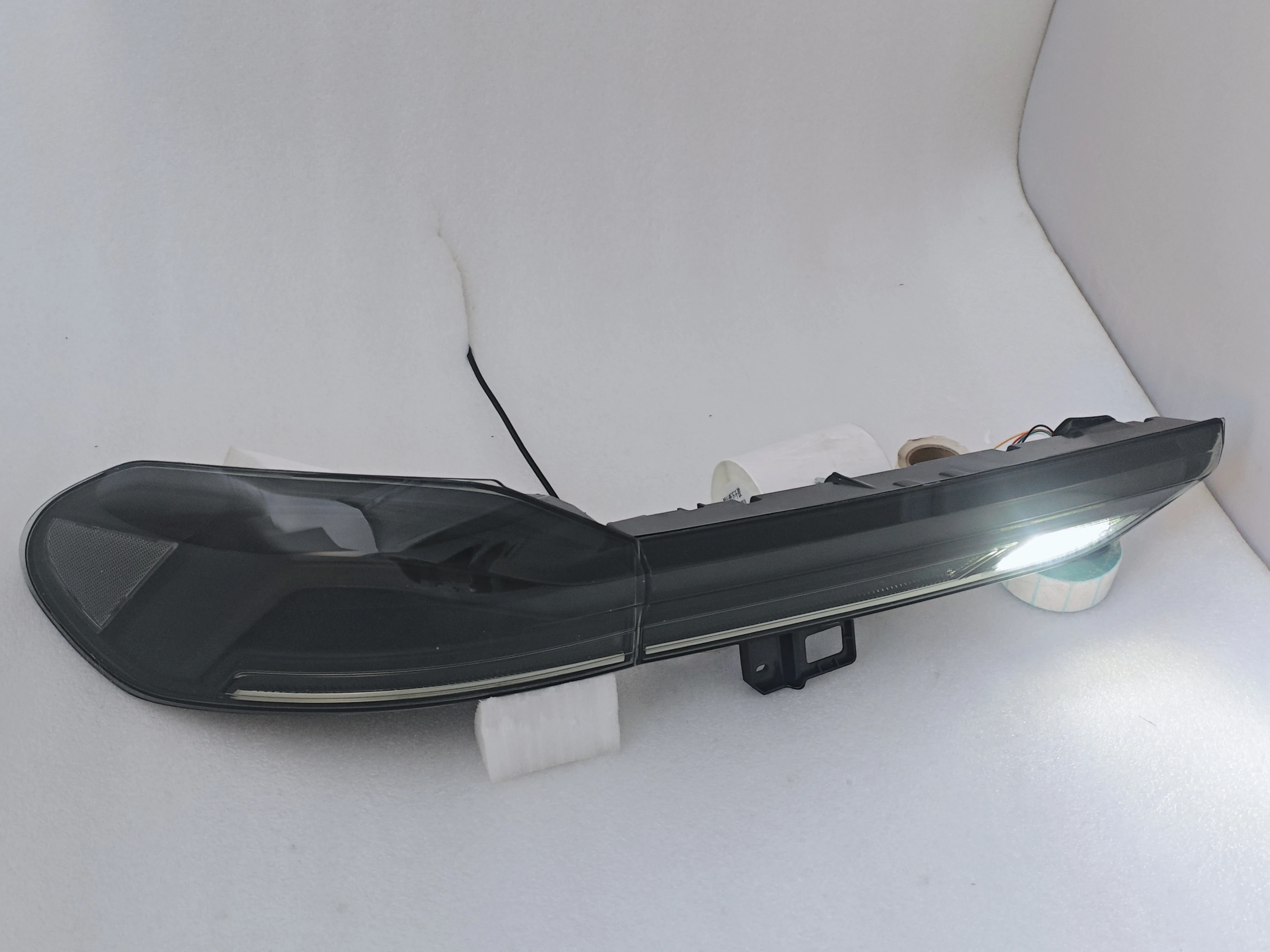 منتجات جديدة بالجملة نظام الإضاءة الخارجية للسيارات المصابيح الخلفية السوداء لـ X6 G06