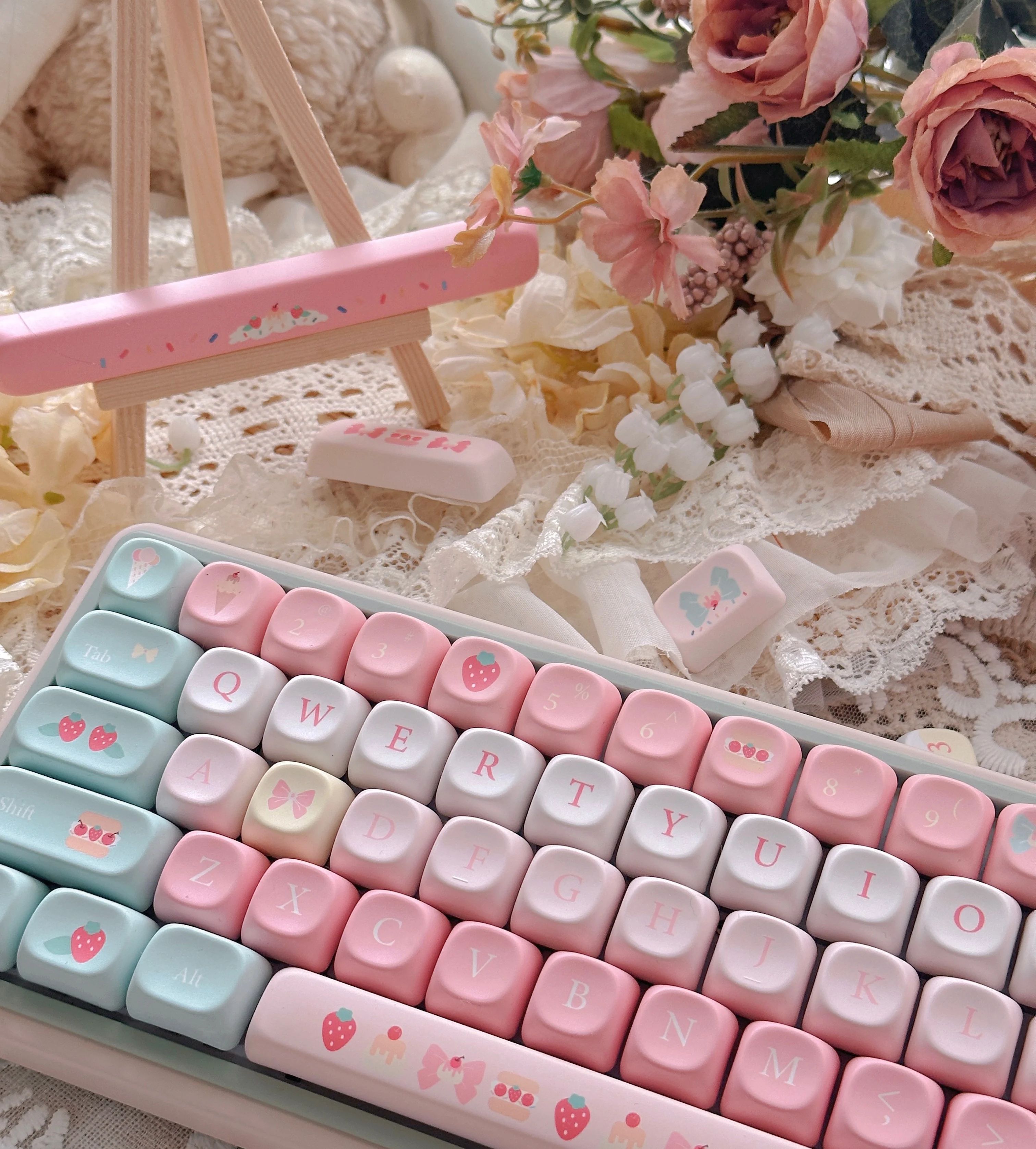 Imagem -04 - Pink Cute Girl Keycap Sublimação Xoa Pbt Strawberry Dessert House Teclado Mecânico Faça Você Mesmo Escritório Presente 133key