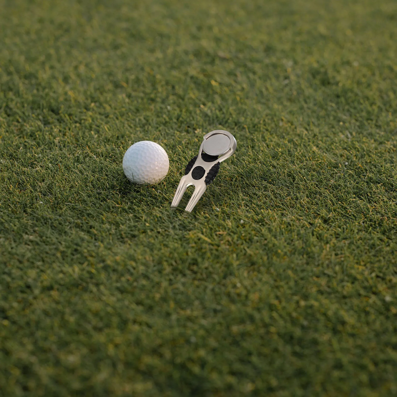 

Golf Green Fork Divot Repair Tool Zinc Alloy Durable Golfs Training Device Ball Marker Magnet Outdoor Sports Gift
