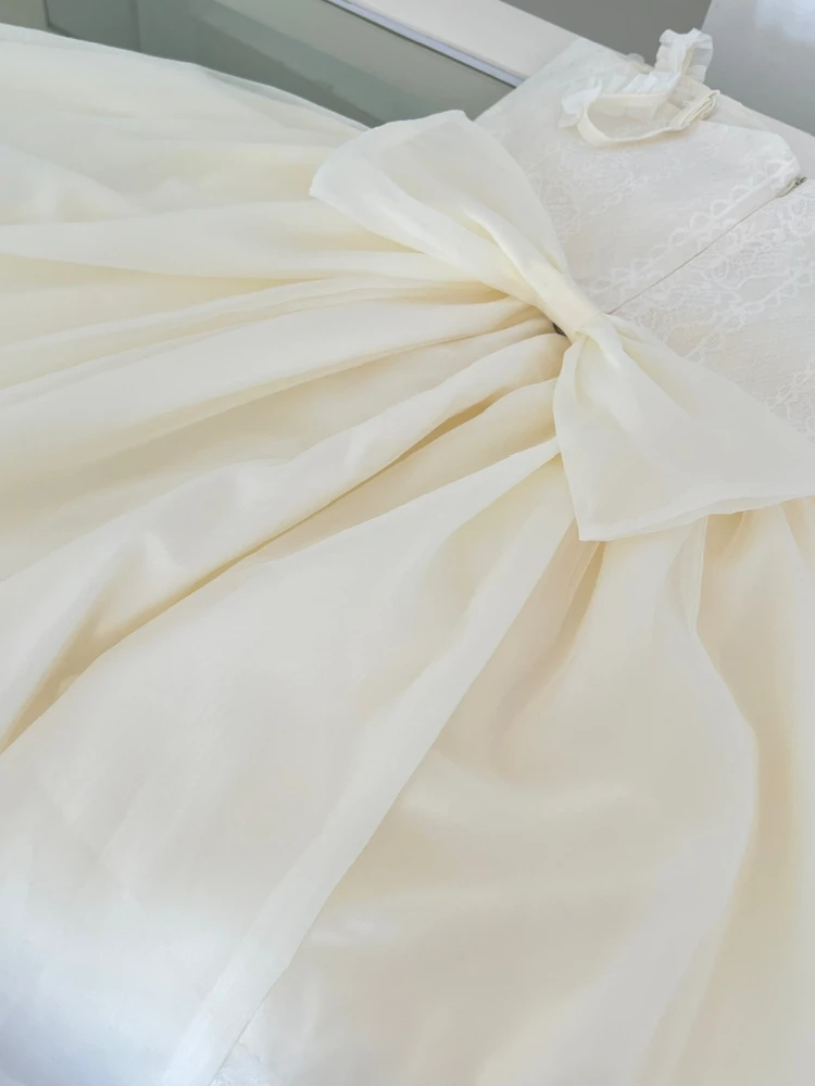 2025 الحلو موضة العاج الدانتيل لوليتا زلة فستان القوس حجر الراين تكدرت عالية الخصر فستان قصير للحفلات ملابس أنيقة غير رسمية