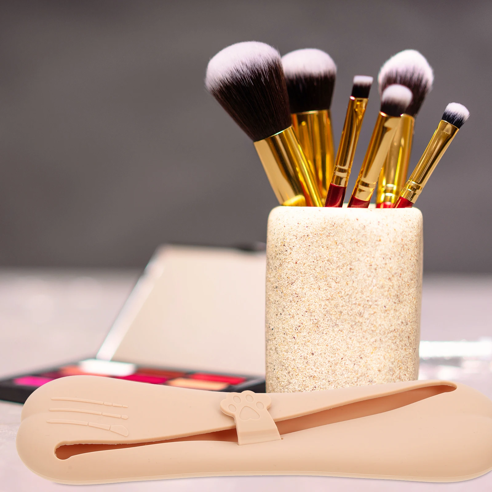 

Cosmetics Brush Organizer Silicone Makeup Brush Case Travel-Friendly Storage Bag for Women Compact Tool Holder Reliable