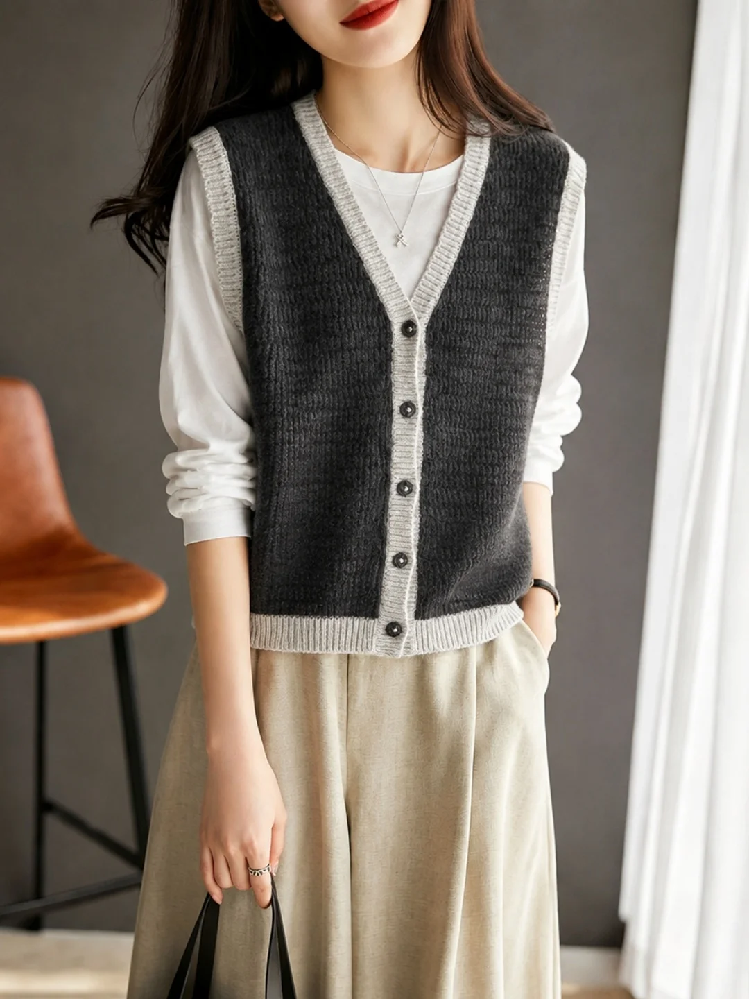 Trendy Knitted Vest 2026 Autumn New Color Block Design V-Neck Single Button Small  Commute Style Women's Outerwear