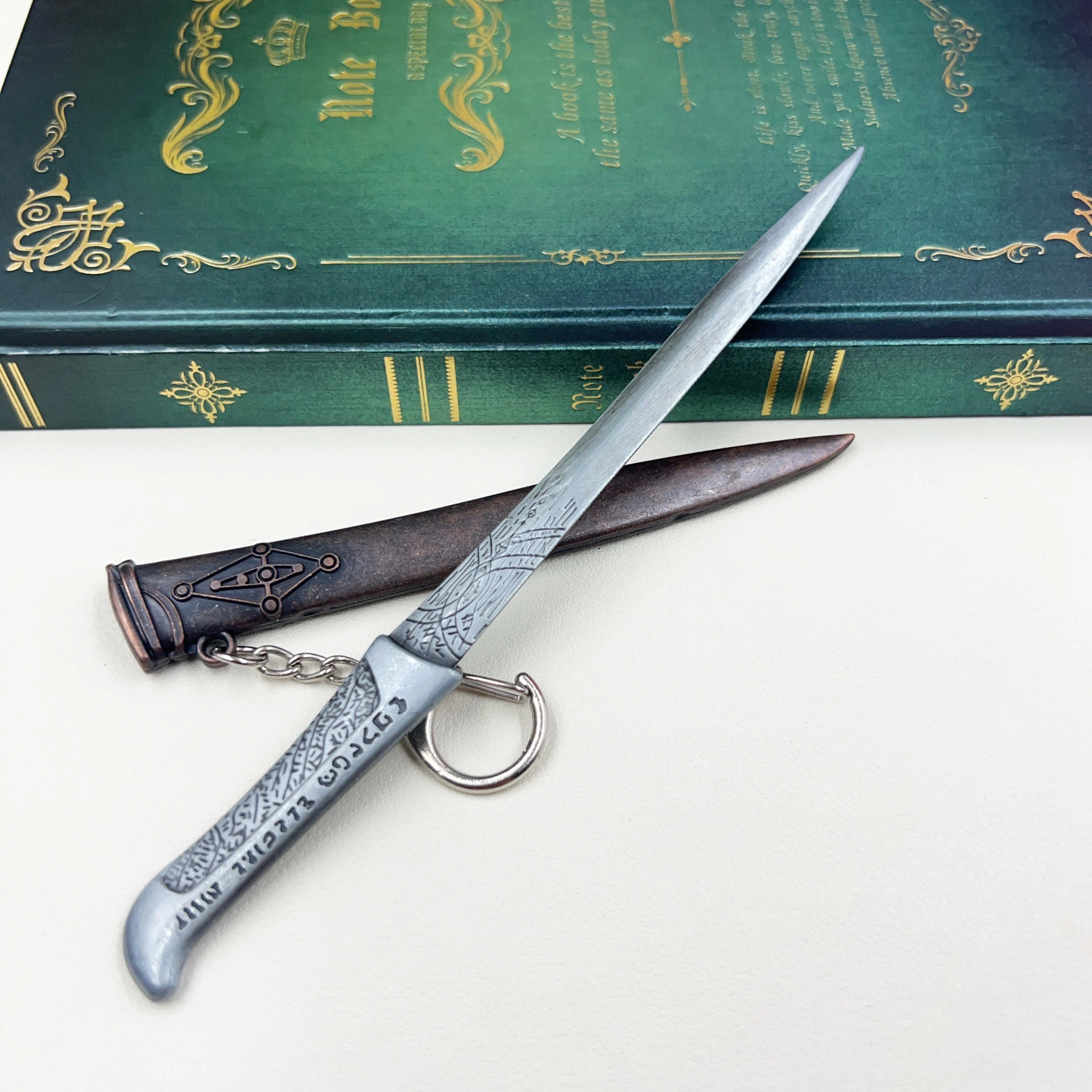 Hot Movie DUNE 2 Sword with Sheath Keychains Movie Peripherals Sand Worm Paul Atreides Fremen Sword Model Key Ring Gift for Men