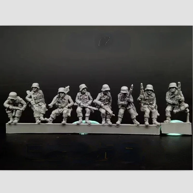 1/72 Scale Resin Figure Assembled Model Kit Car Sitting Infantry Modeling Unassembled and Unpainted Diy Toys