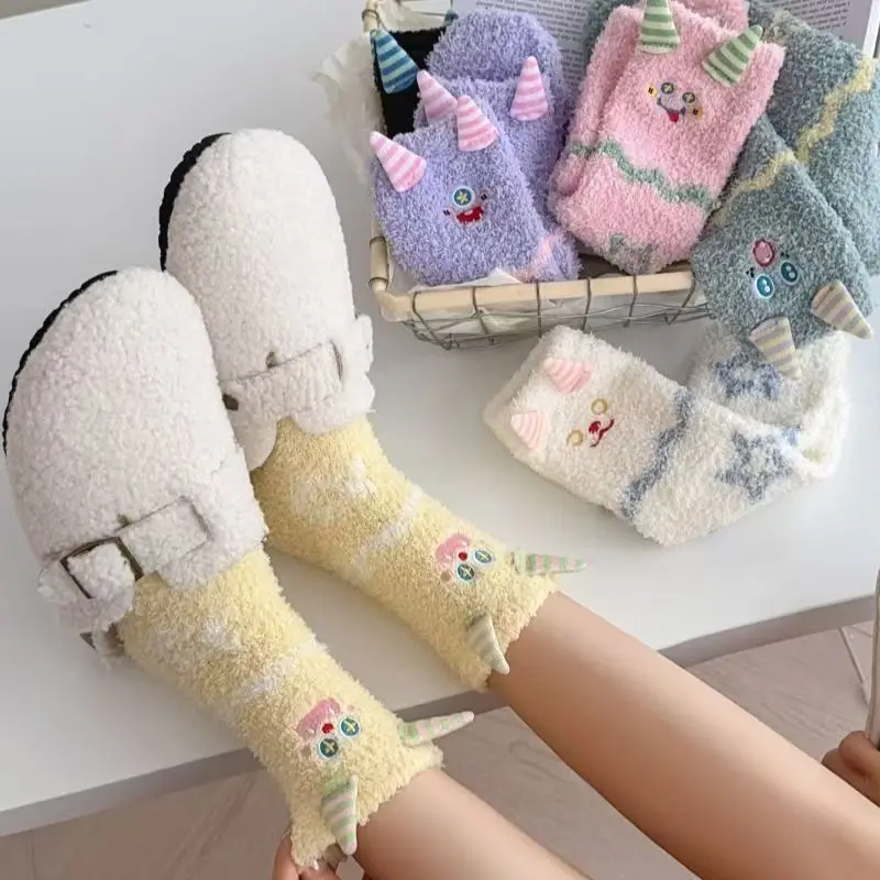 Urocze skarpetki damskie z motywem koralików na jesień i zimę, z motywem małych potworów, do spania, urocze gwiazdki, grube, ciepłe skarpetki do domu, do noszenia na podłodze, średniej długości.
