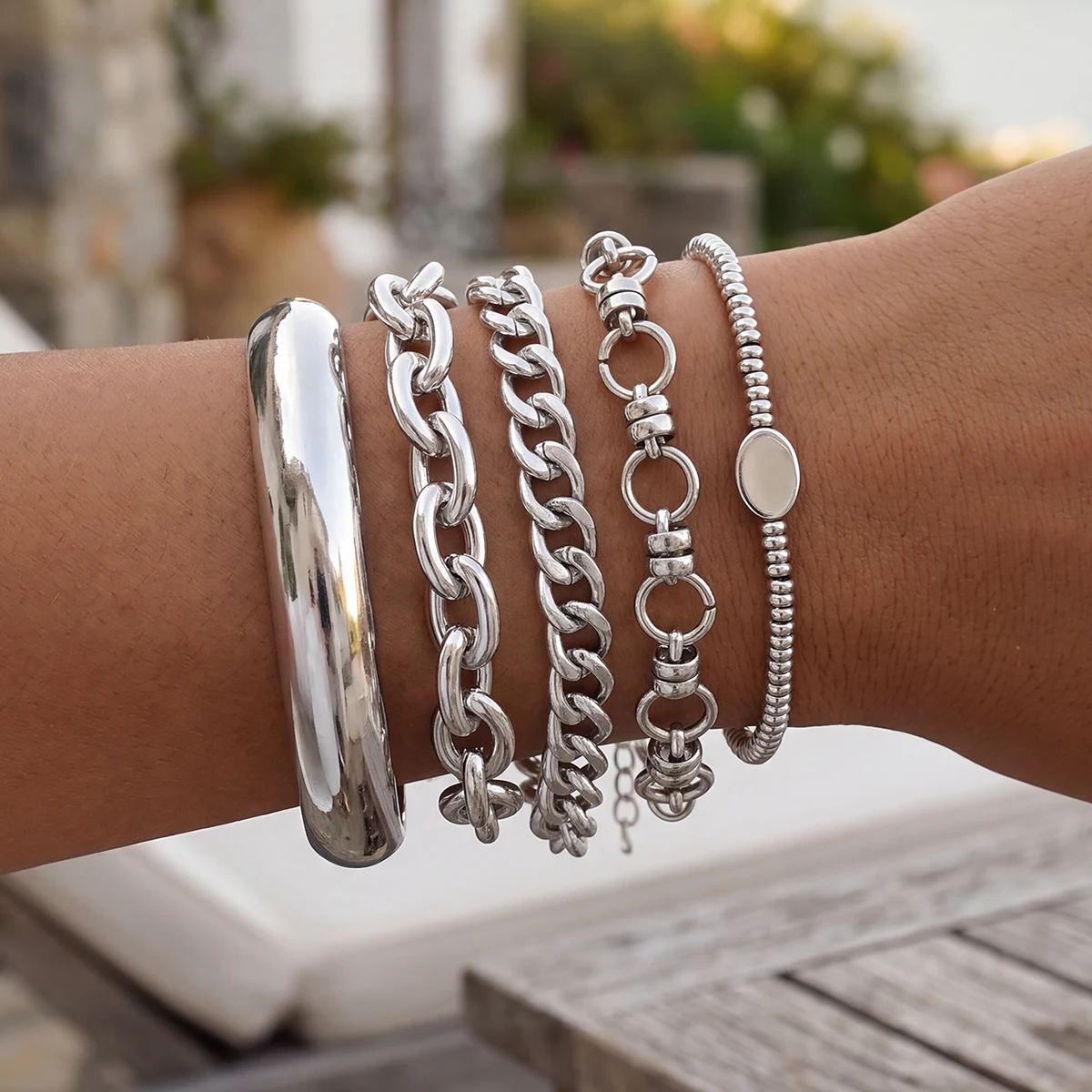 5Pcs Simple Punk Chunky Chain Bracelet Set for Women Vintage Metal Combo Twisted Designs Multi Layered Bangle Holiday Jewelry