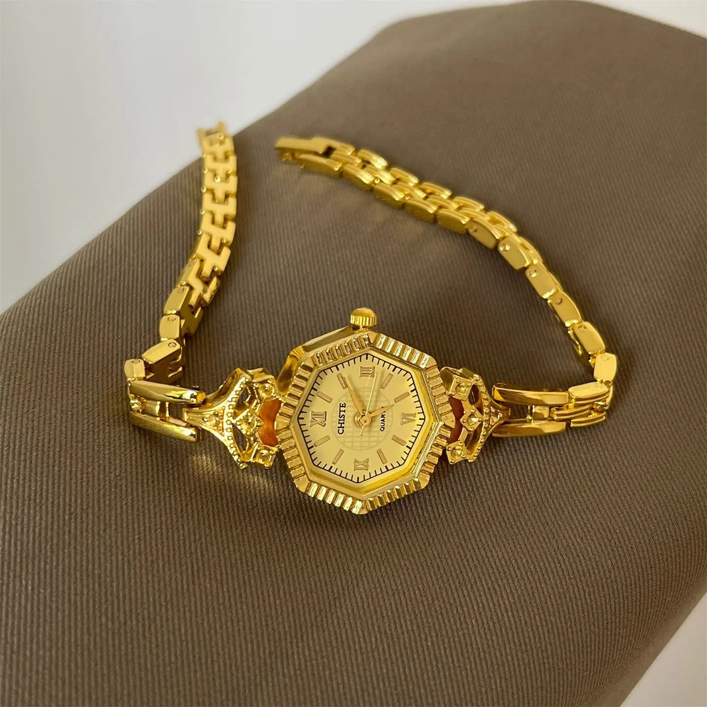 Vintage poligonal dial novo relógio feminino moda pulseira de ouro senhoras relógios de quartzo meninas relógios de pulso relojes para mujer