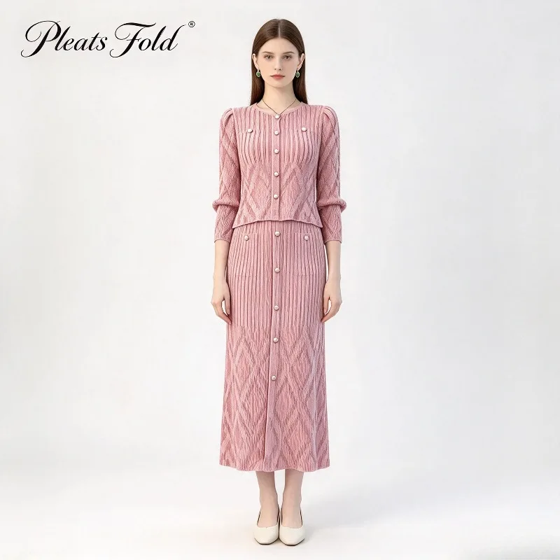 Dress Women's Set 2026 New Autumn Winter Pleated Quilted Pattern Set Women's Pearl Button Round Neck Top Long Skirt Pleated Set