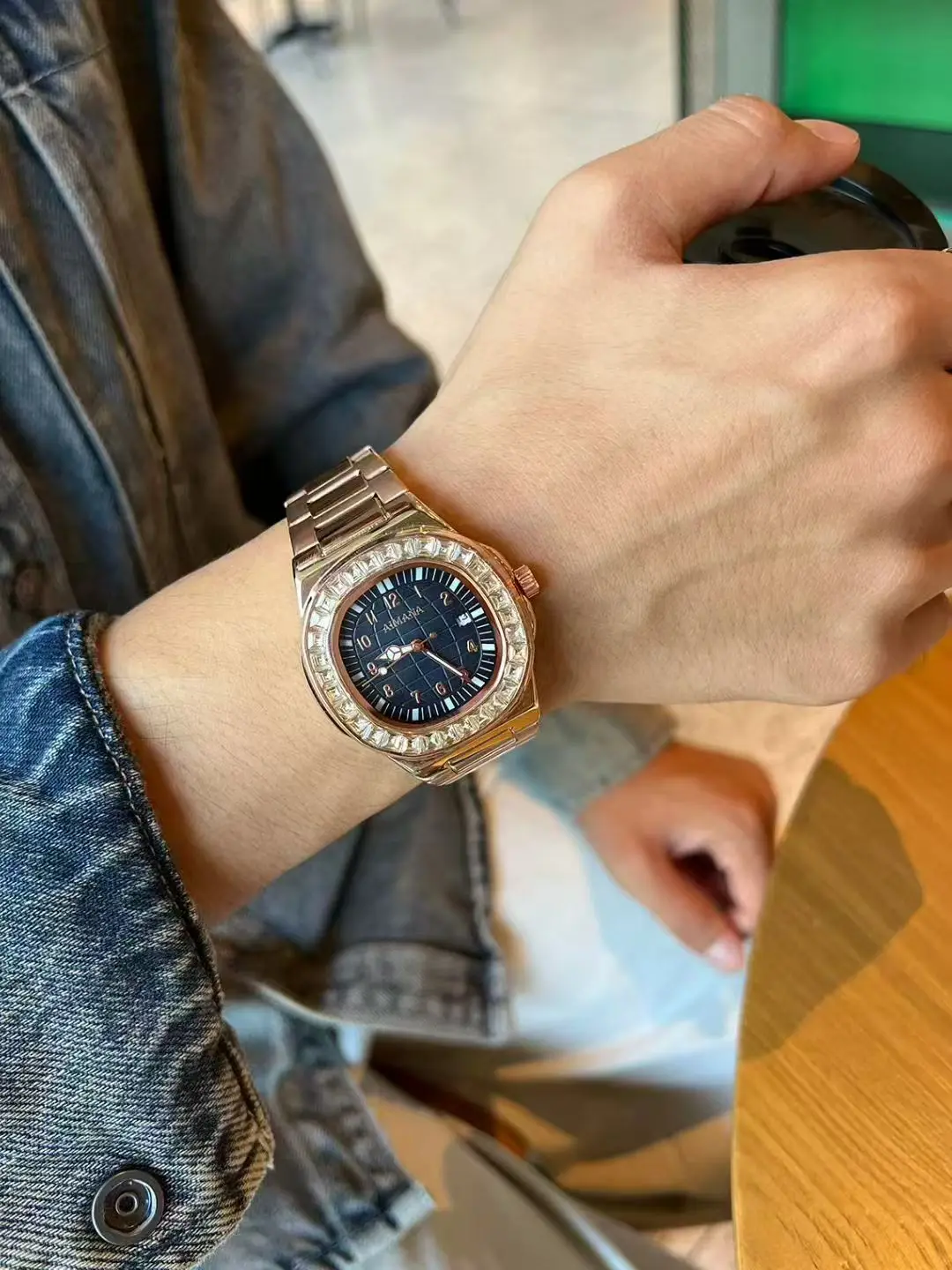 RELOJ DE ORO ROSA ELEGANTE PARA HOMBRE Y MUJER