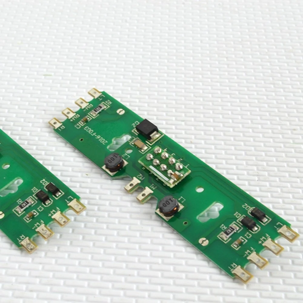 

HO 1/87 Scale Model Train Power Distribution Circuit Board With Status LED For DC And AC Voltage Railway Modeling Diorama 1PCS