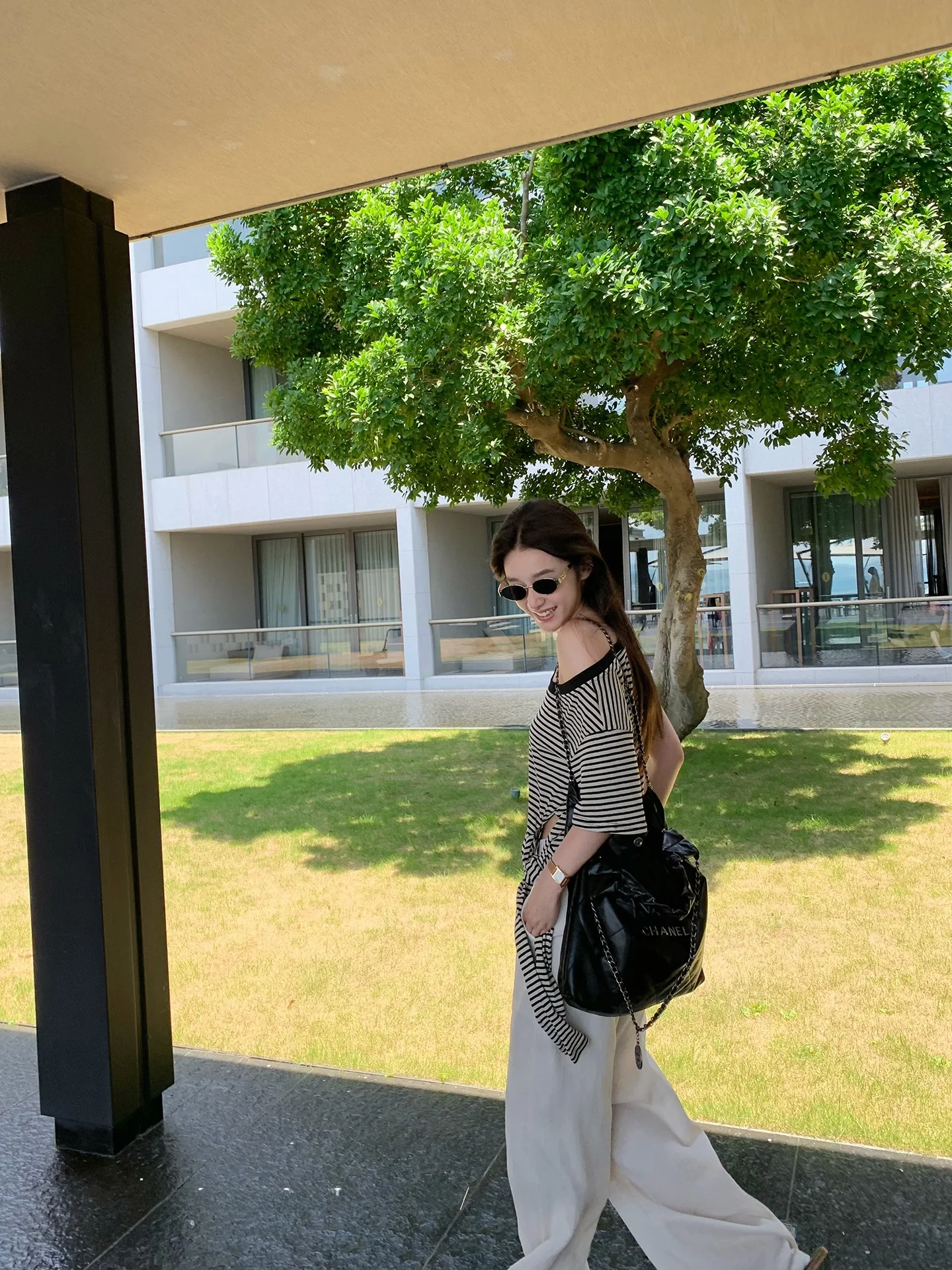 

Повседневная женская футболка в полоску с асимметричным дизайном на одно плечо, летняя, модная, простая, универсальная, свободного кроя, из хлопка и льна