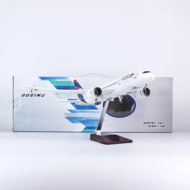 

787 Chile LATAM Airline Plane Model 43CM B787 Dreamliner Model Plane Toy Diecast Airplane W Light and Wheel for Collection Gifts