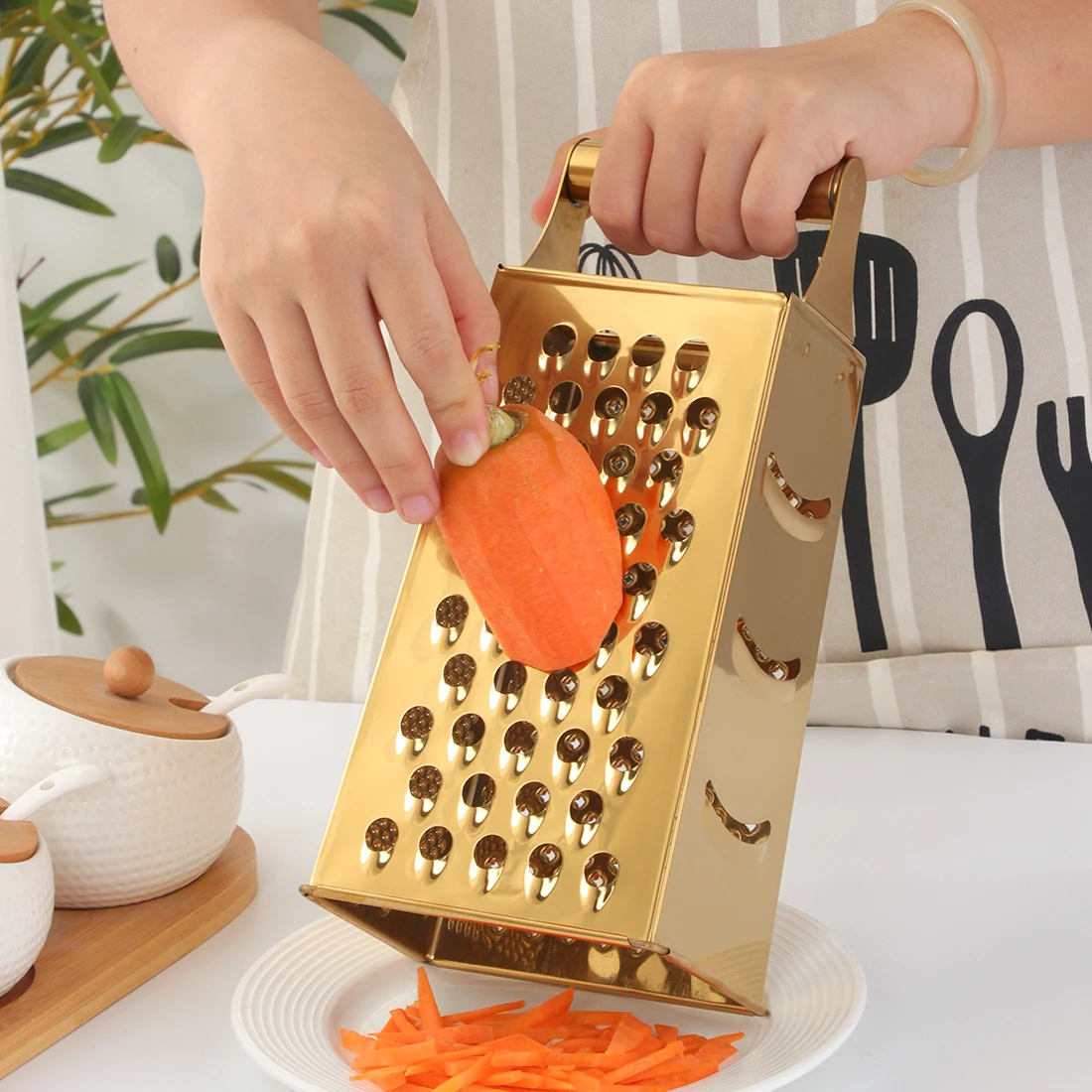 Stainless Steel Multi Functional Vegetable Cutters Grater For Carrots Potato Slicer Kitchen Tool Ginger Garlic Grinding Grater