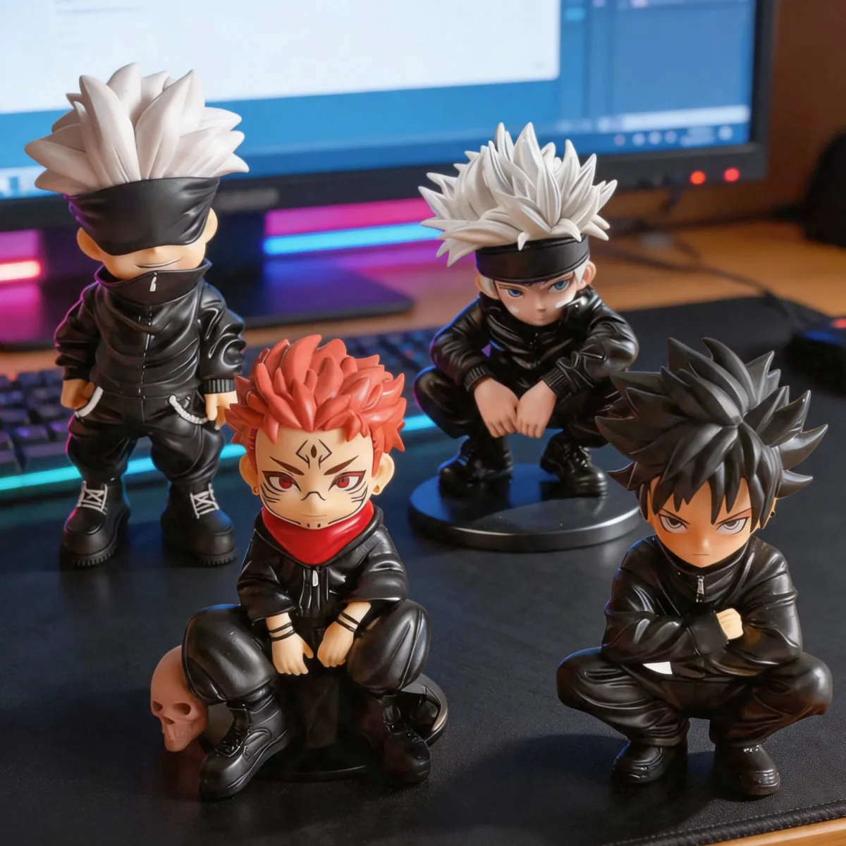 HEISS |   Jujutsu Kaisen Stehende & Hockende Figuren |   Satoru Gojo / Yuji Itadori |   Anime-Merchandise & Otaku-Sammlerstücke |   Niedlicher Desktop-Organizer