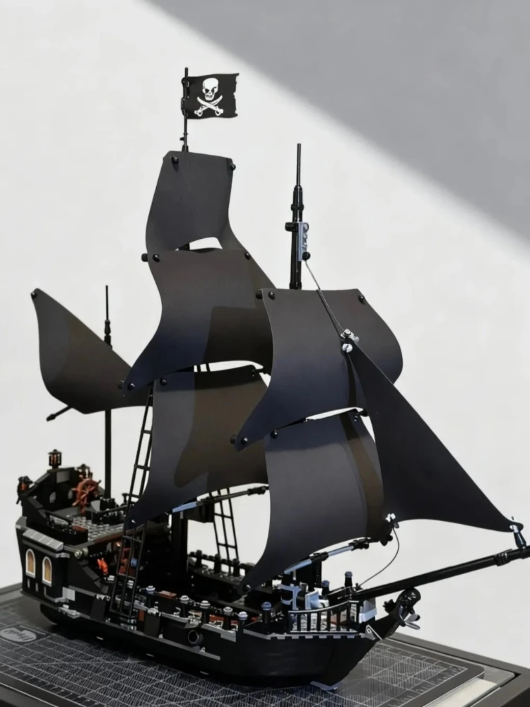 

Новинка 2026: Конструктор MOC 4184 «Черная Жемчужина» — Пиратский корабль/парусник. Игрушка-конструктор, подарок на день рождения для команды. Совместим с 10365.