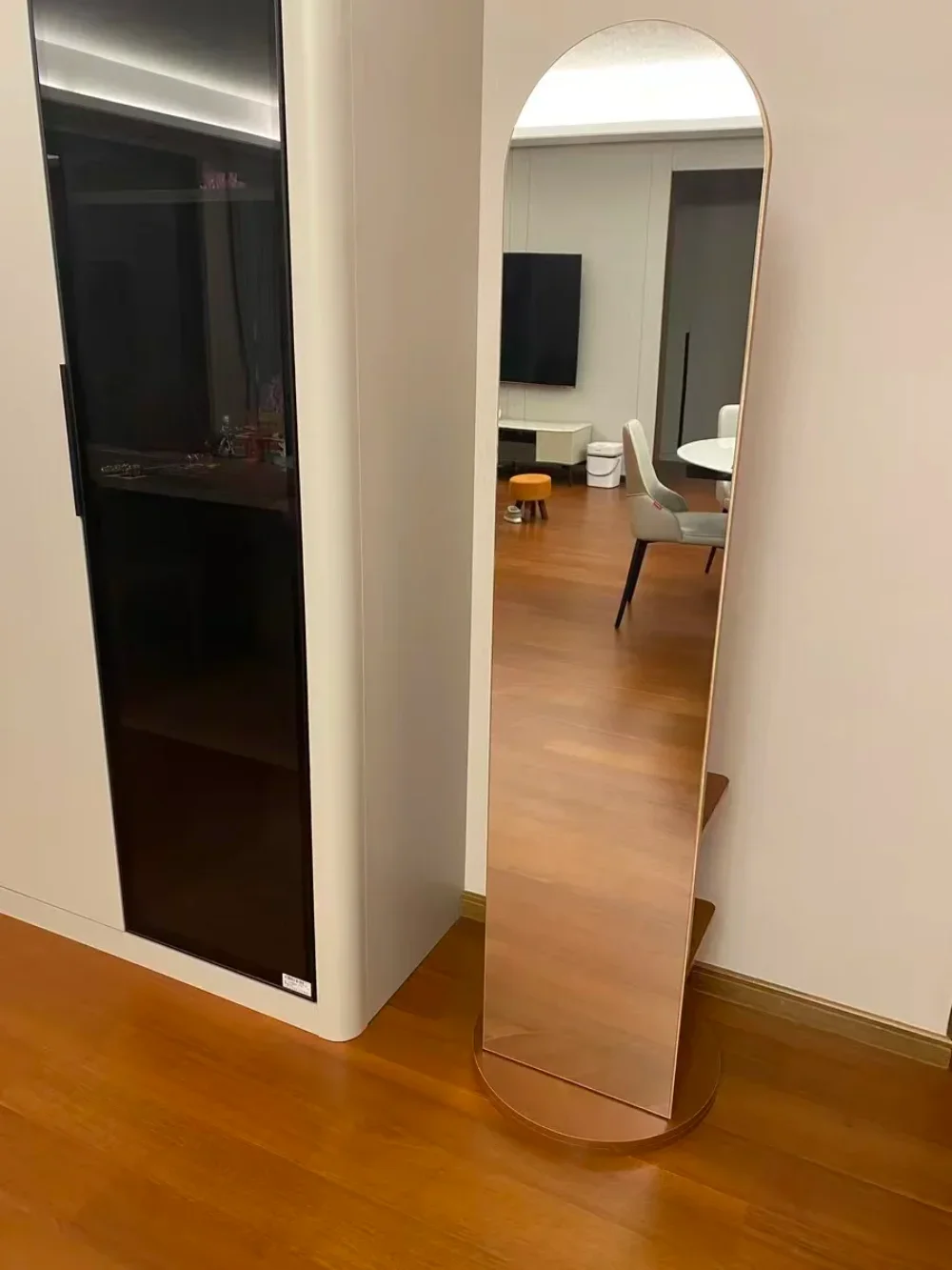 Thumbnail 4 - #7 Floor Mirrors Comparison Guide