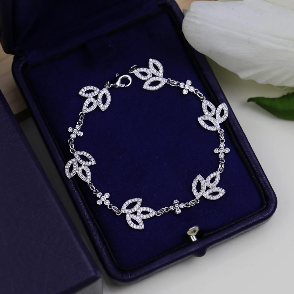 

Lily Leaf Zircon Bracelet Flowers Soft Elegant Delicate High-Quality Jewelry Female Party Gift