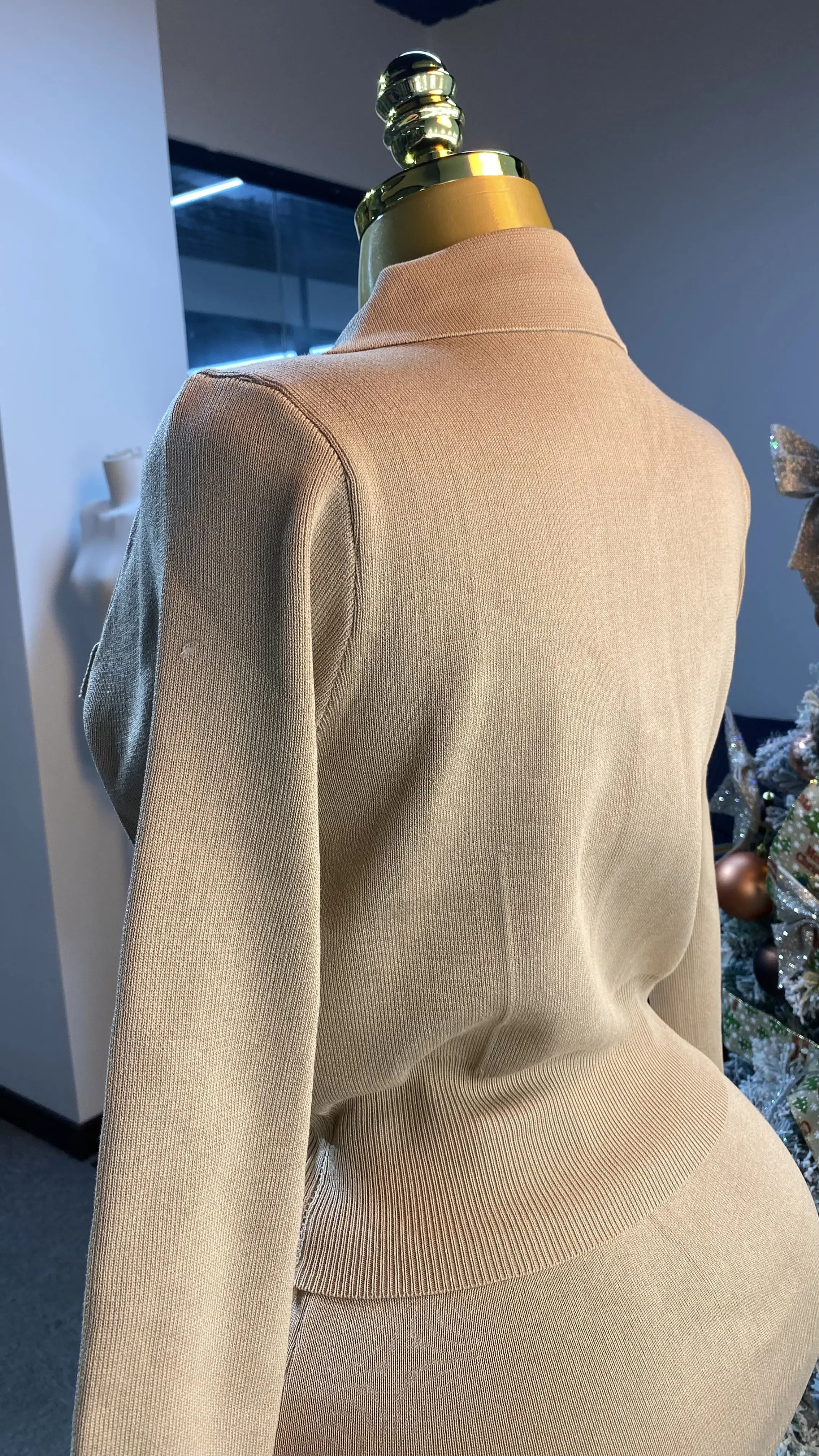 Custom-designed fashionable flutter sleeve solid V-neck slim-fit elegant dress, elegant banquet dress-GZXX337