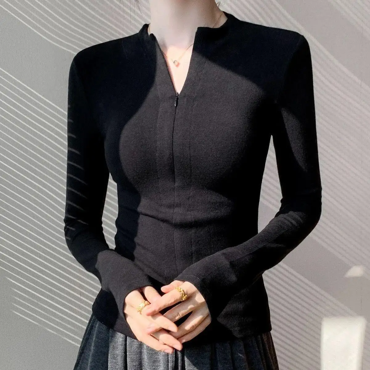 Elegant Slim Fit Women's T-shirt Base Shirt Casual Top New Style Short Length Spring Autumn Small Size Carbon Fiber Fabric