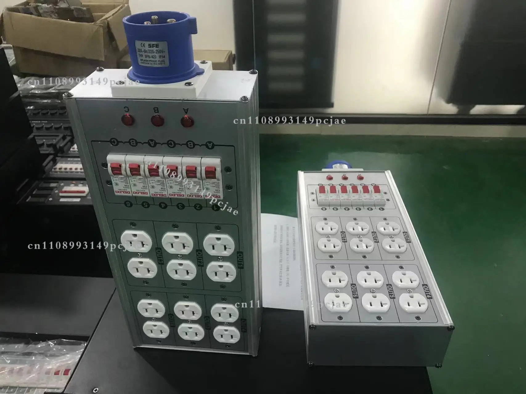 32A Five Pin Input or Three Pin, Six 15A American Plug Outputs, With Indicator Lights
