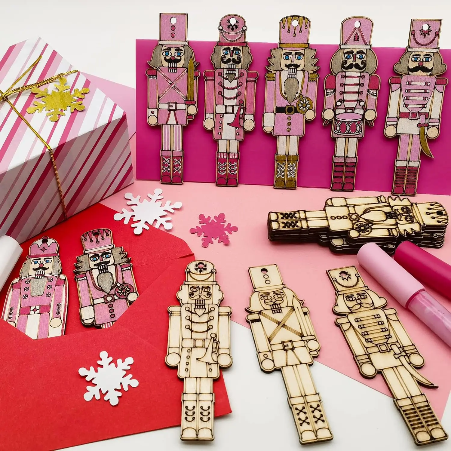 D & D 24 PC DIY คริสต์มาส Nutcracker เครื่องประดับไม้แขวนวอลนัททหารตกแต่ง BLANK Xmas หัตถกรรมสําหรับคริสต์มาส