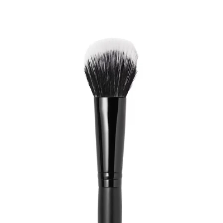 Putty Blush Brush — это текстура дуэта волокна помогает создавать смешанный эффект или можно использовать для жирных бликов.