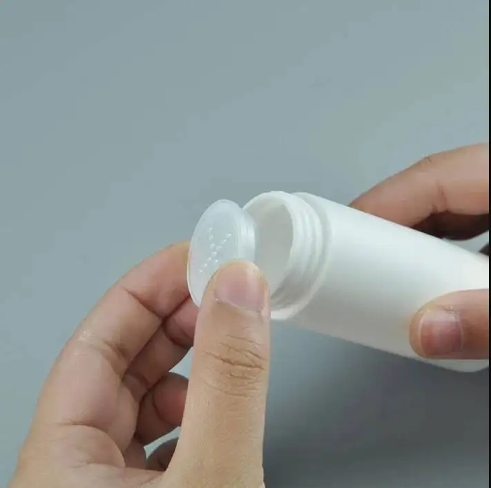 50pcs 60ml Black White Plastic Storage Bottles Factory Round Baby Powder Emballage Empty Cans Split Charging Pearl Packaging New