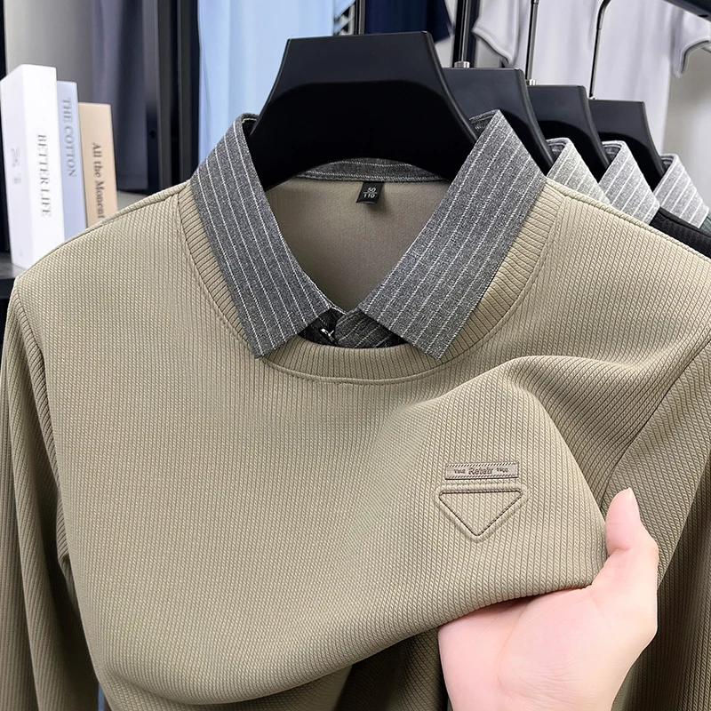 T-shirt a maniche lunghe da uomo autunno 2025 con colletto, due pezzi finti, completo da papà, colletto della camicia, top ampio di mezza età