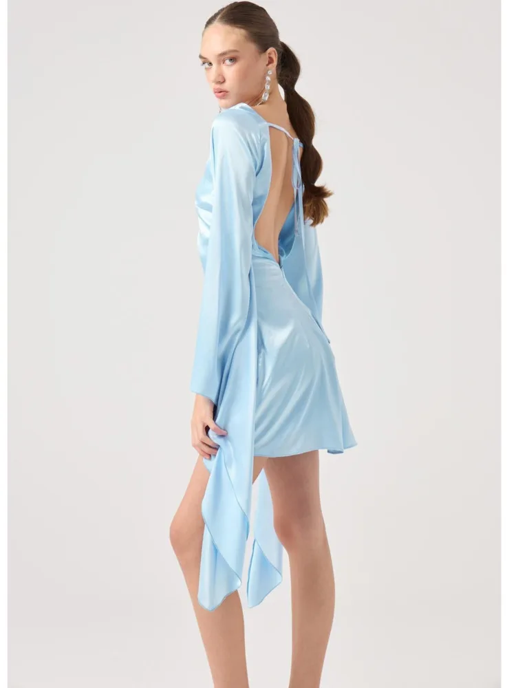 Elegancka sukienka mini z rozszerzanymi rękawami, dopasowana, seksowna, z odkrytymi plecami, wiązana, idealna na imprezę, do klubu, na wieczór, wakacje i na plażę.