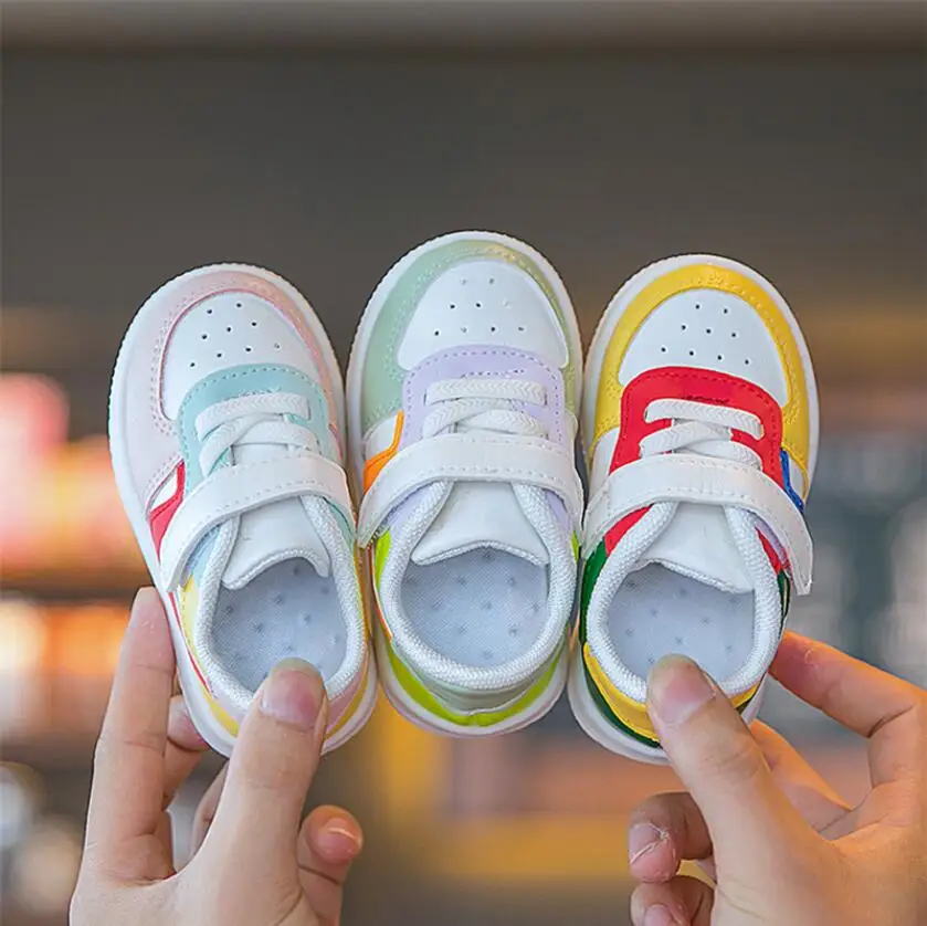 Chaussures de sport en cuir pour bébés filles et garçons, baskets plates pour enfants, mode décontractée, chaussures souples pour bébés, tout-petits