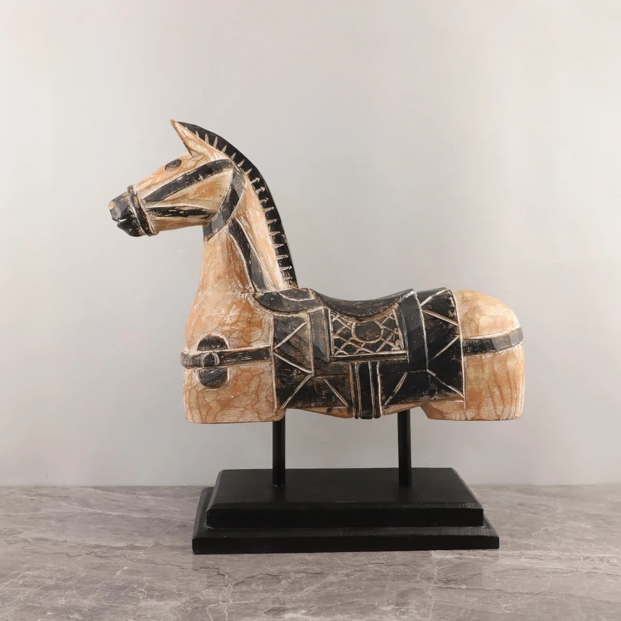 Nordic Creative Solid Wood Trojan Horse Animal Sculpture Art Ornament Living Room Study Entrance Sales Office Home Decorations