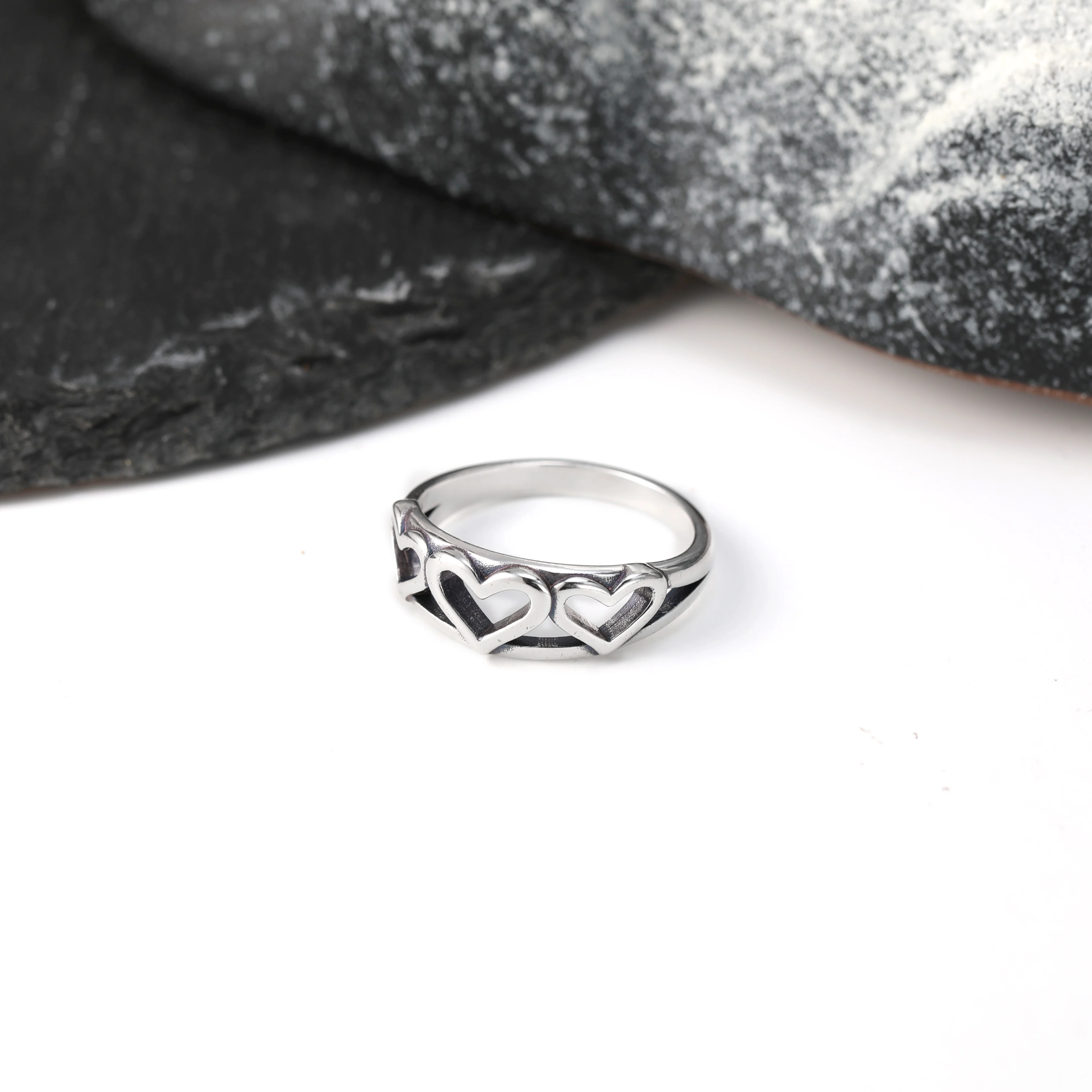 

R033 Authentic 925 Sterling Silver Fashion Love Exquisite Ring
