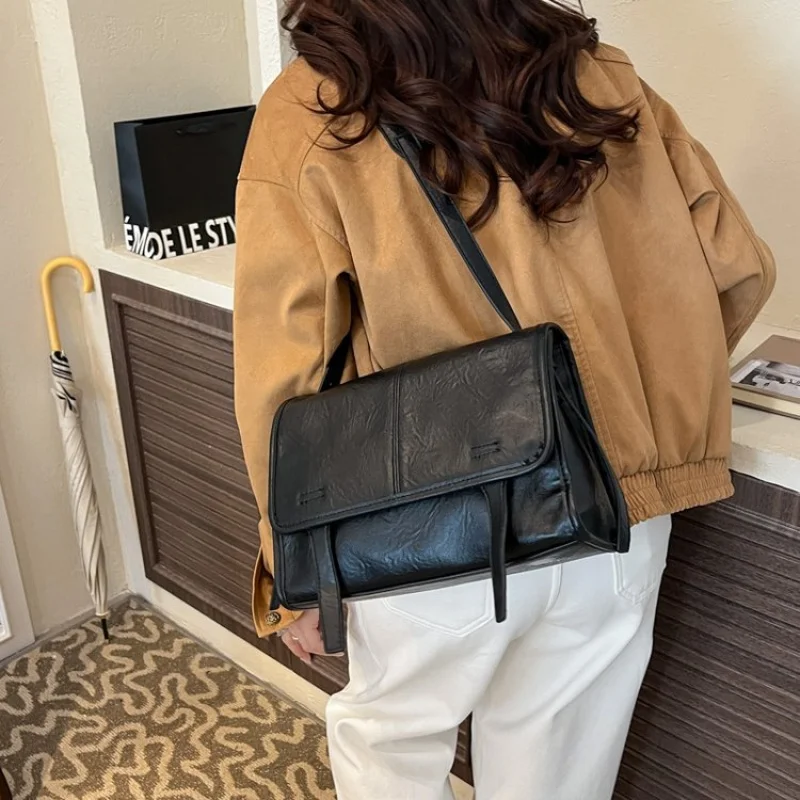 

Modish Women's Crossbody-Bag Made Of Lavender-Patterned Leather Boasting Trendy Costa Rica Famous Lasting Spacious Look