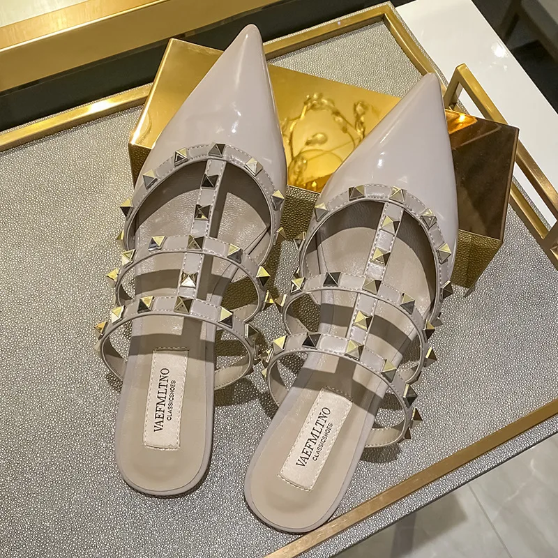 Ladies Closed Toe Slippers Shiny Patent Leather Slip-On with Rivets Mixed Colors Flat Shoes Fashion American and European Styles