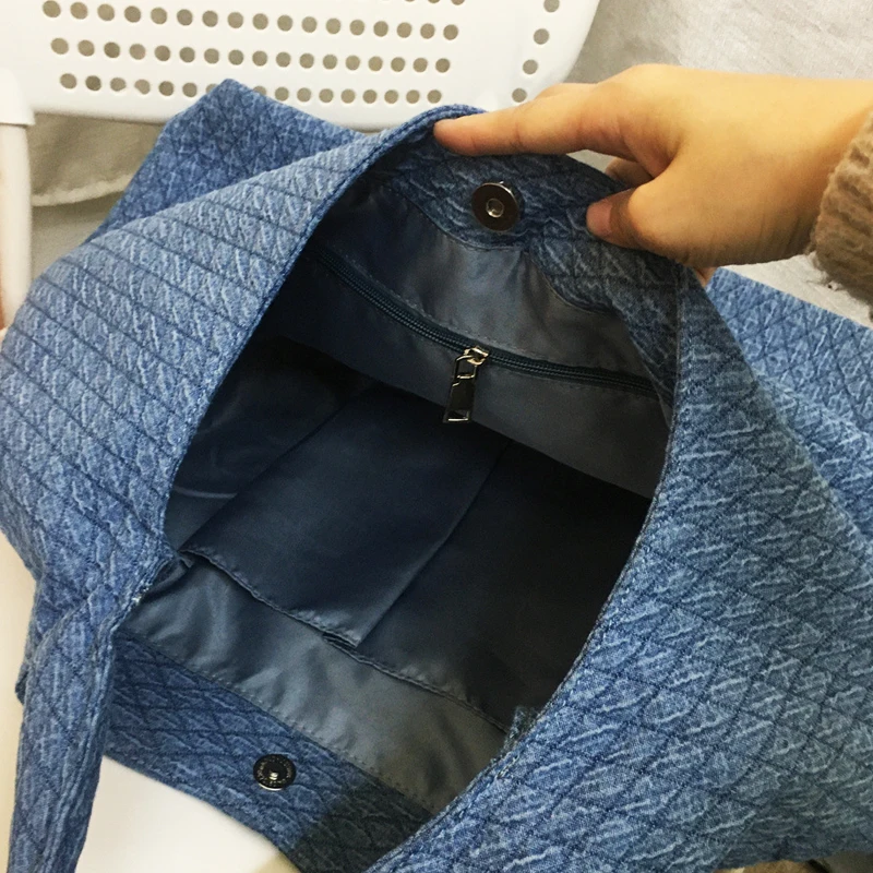 Borse In tessuto Denim di grande capacità per le donne borsa a mano di design di lusso 2024 nuovo In ricamo modello rombo spalla ascellare