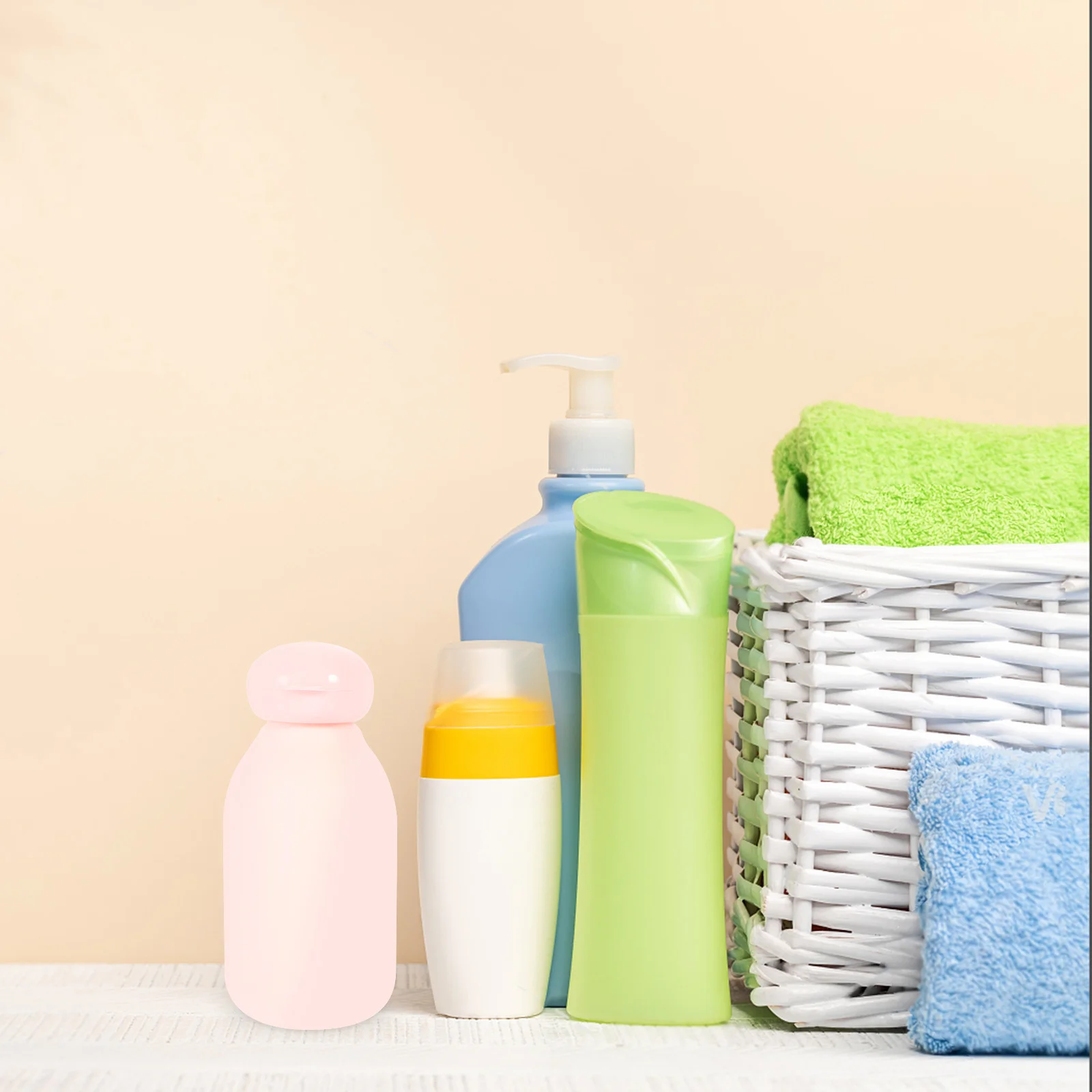 

3Pcs 100ml Travel Toiletries Squeeze Bottles Refillable Lotion Shampoo Containers Flip Cap Leakproof Stylish