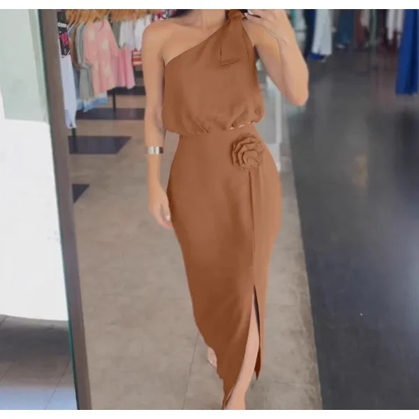 طقم مكون من قطعتين غير متماثل للنساء برقبة بدون أكمام وخصر مطاطي وتصميم مطبوع فستان بفتحة عالية الخصر لصيف 2025