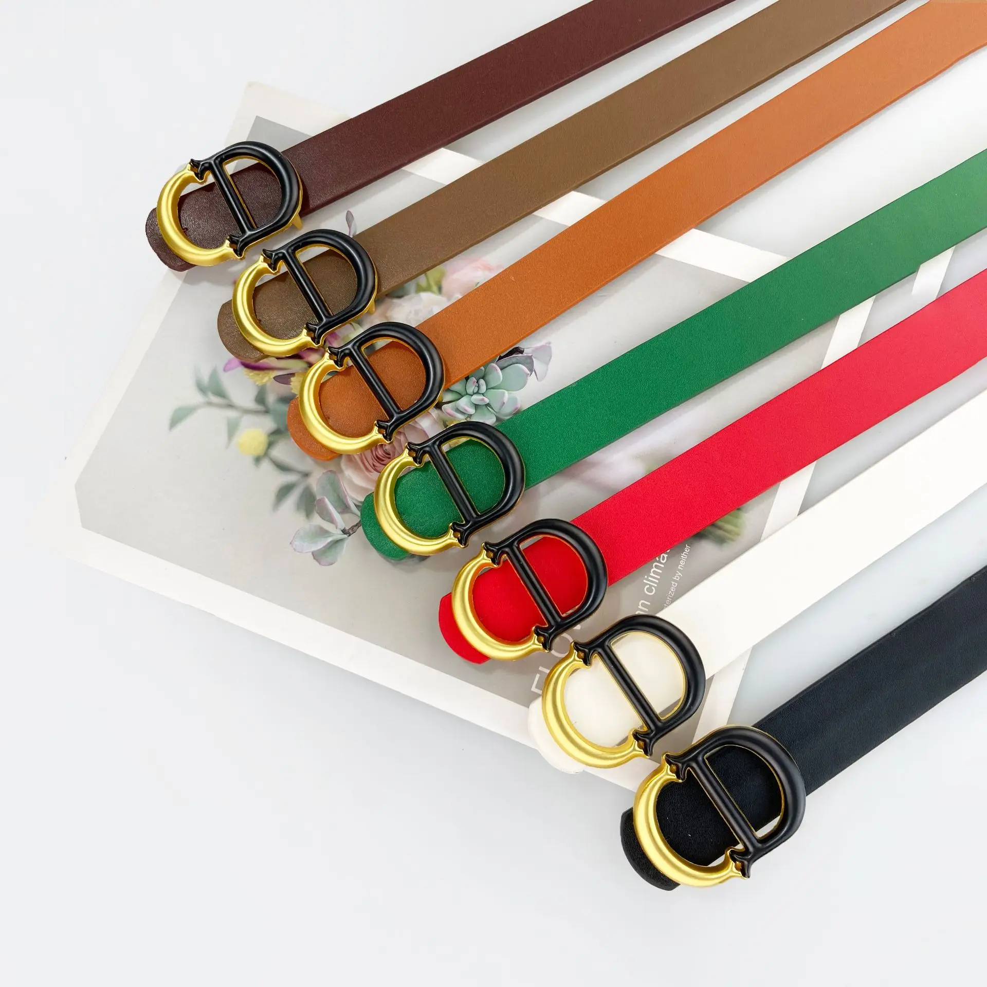 أحزمة جلدية عصرية للسيدات ذات جودة عالية بإبزيم ذهبي أفضل أحزمة جينز مناسبة للنساء