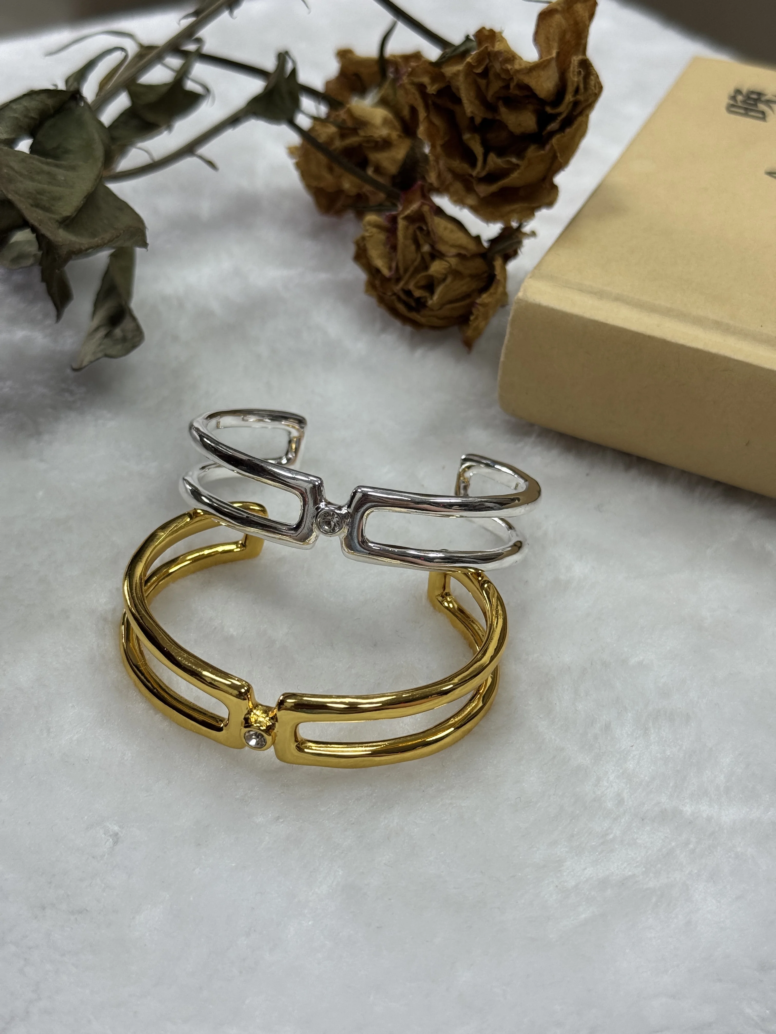 

UNOde50 Pure S925 Silver Bracelet - Elegant & Trendy, Great Deal