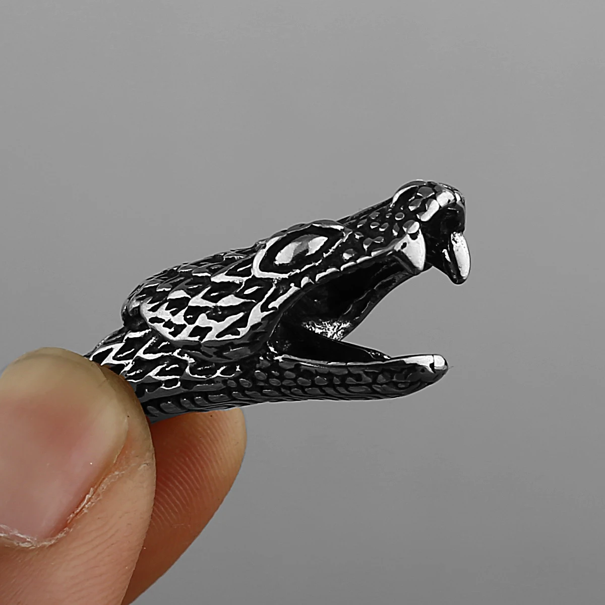 

316L Stainless Steel Python Head Men's Necklace Retro Boutique Handmade Fashion Simple Animal Pendant Jewelry Gift Wholesale
