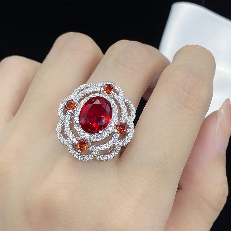 Anillo de plata de ley 925 con forma de flor, adornado con gemas geométricas rojas y verdes, para mujer: ideal para compromisos, pedidas de mano, fiestas y otros eventos.